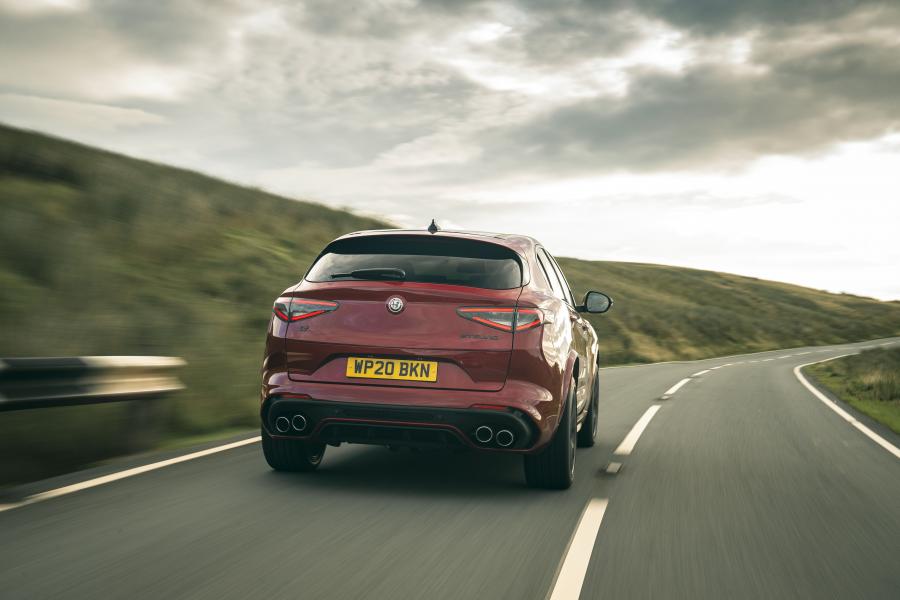  Alfa Romeo Stelvio Quadrifoglio (949) 2020 года  (UK) (фото 19 из 37)